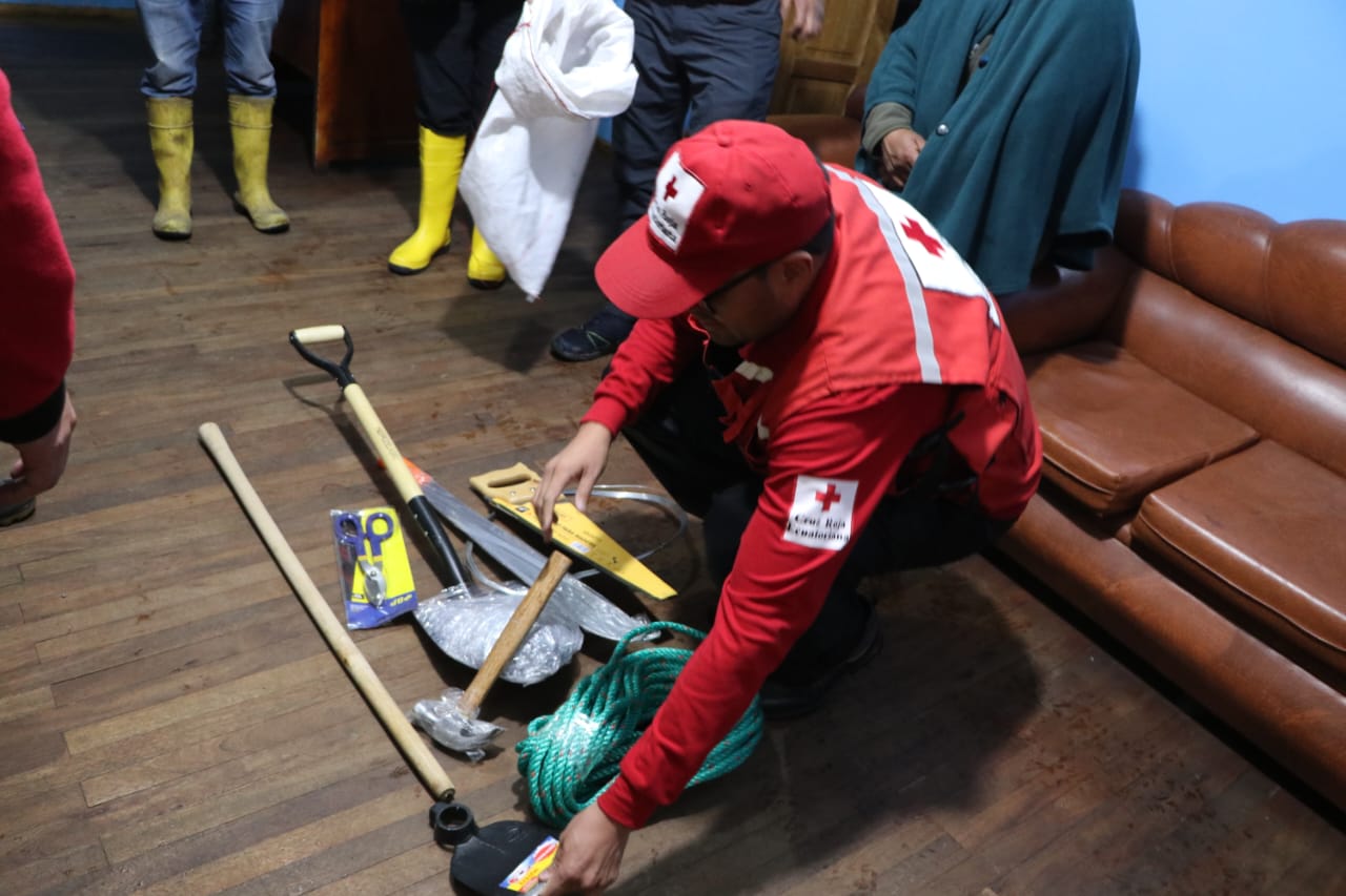 Cruz Roja Ecuatoriana despliega ayuda humanitaria tras inundación por desbordamiento de acequia en la parroquia Olmedo, Cantón Cayambe